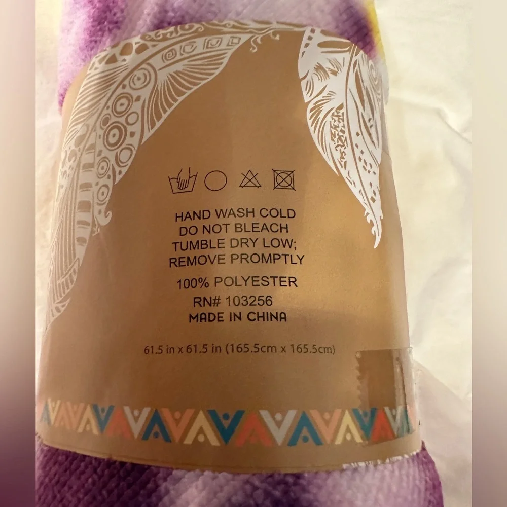 Beach Towel - Round Tie Dye - NWT - Size 61.5 x 61.5 inches